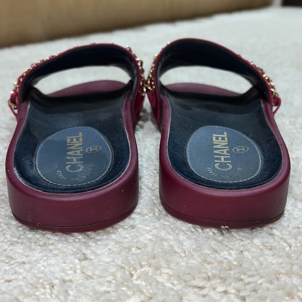 Authentic Chanel Tropiconic interlocking CC Chanel Slides Sz. 38 in Burgundy - Picture 6 of 6